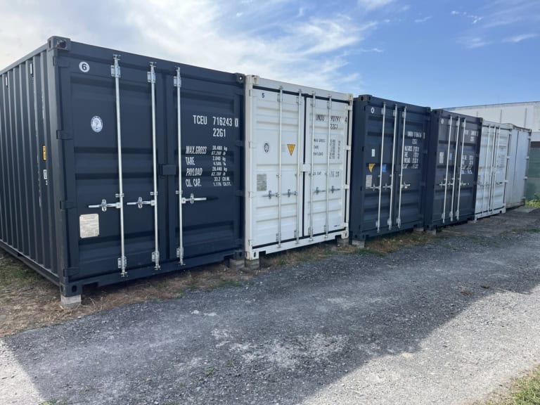 Container Fronten mit Verschlüssen bei Baader Container Philippsburg