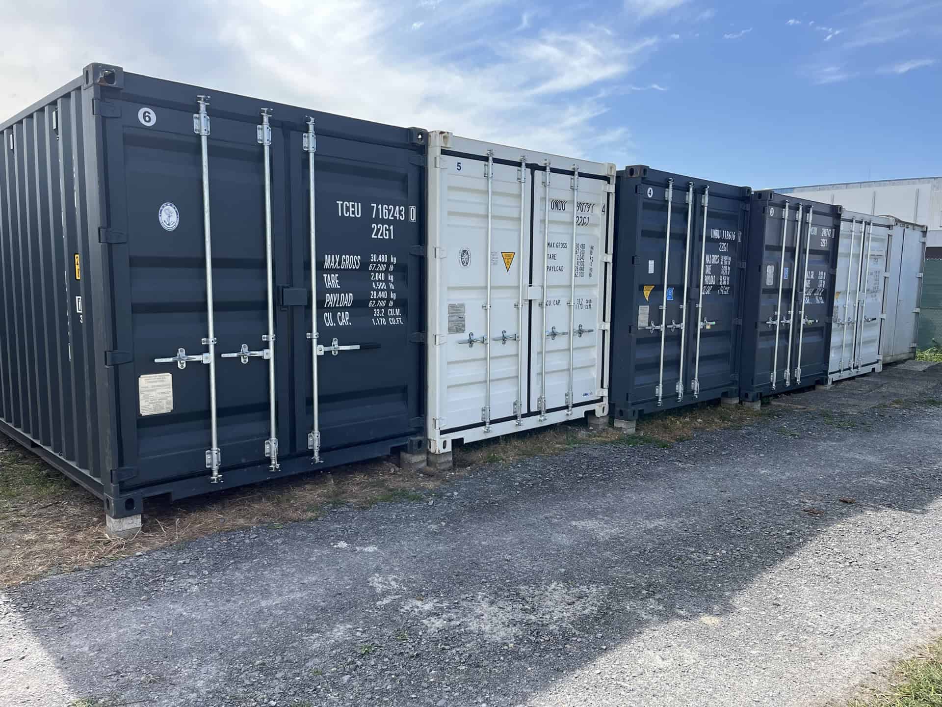 Container Fronten mit Verschlüssen bei Baader Container Philippsburg