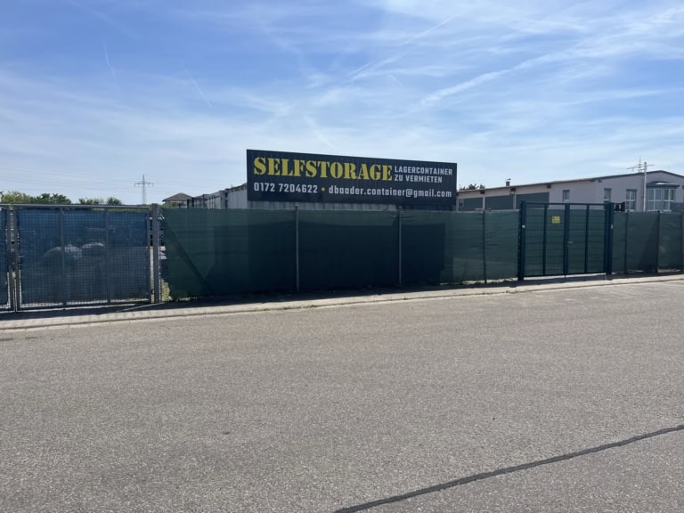 Selfstorage Standort Baader Container in Philippsburg mit Werbeschild